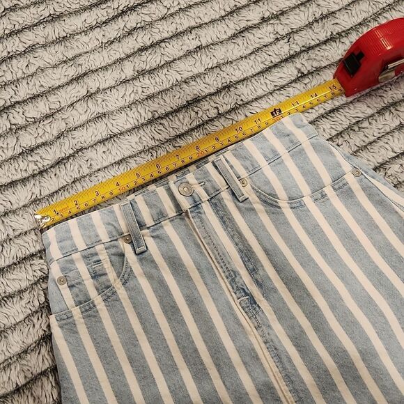 Blue and white striped 7 for all mankind jean skirt w/ distressed hem size 24. - Picture 13 of 15